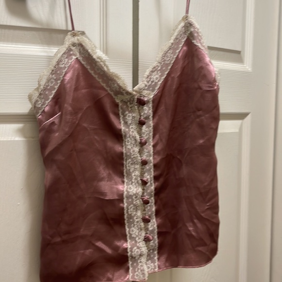 🔥🔥 Adorable silk and lace cami. - Picture 2 of 9